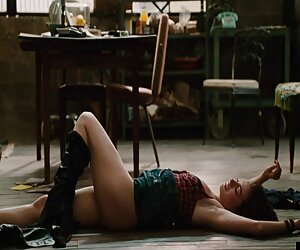 عارية رايلي رييس ، أحد افلام جنسيه اجنبي أفراد الأسرة